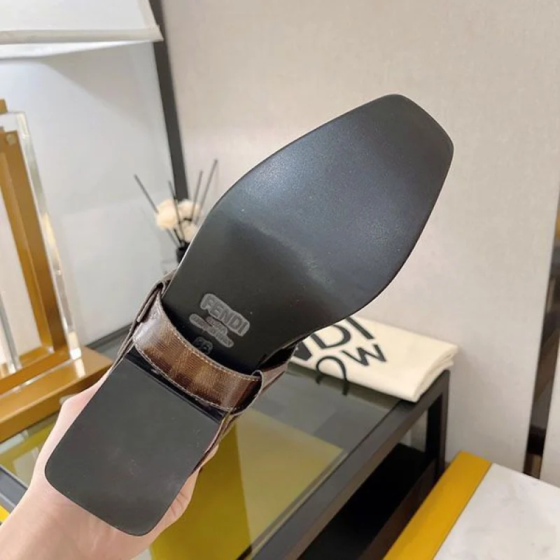 目を惹くカラー フェンディ ネオプレンFFストラップブーツ コピー fep73792