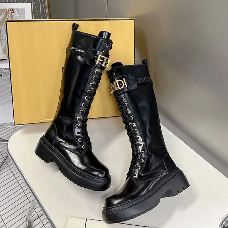 稀少 フェンディ フェンディグラフィ ブーツ 偽物 fev83817