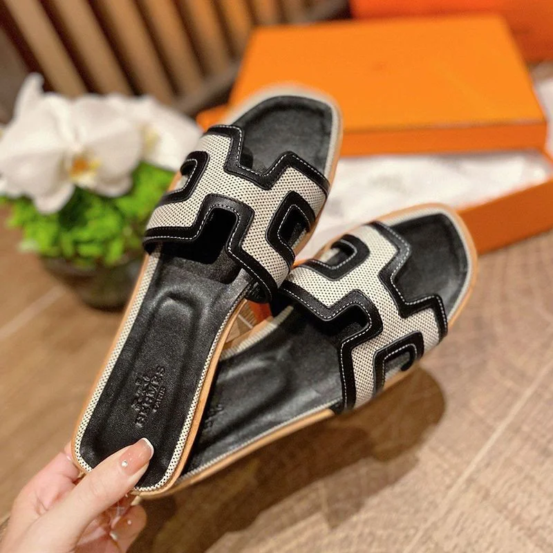 超話題!送込エルメス Oran sandal 偽物 オラン レザー＆キャンバス サンダル erq02555