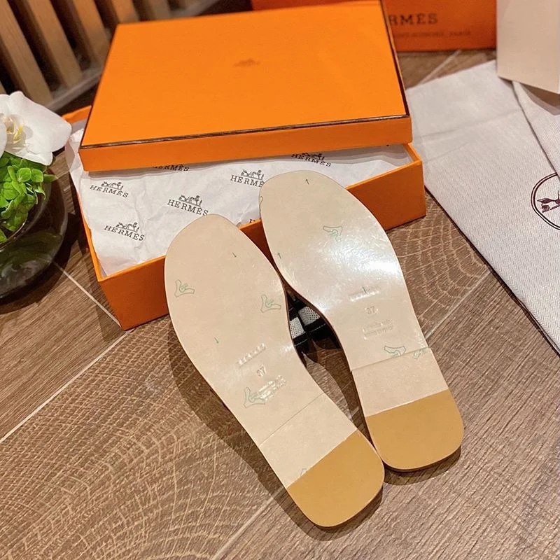 超話題!送込エルメス Oran sandal 偽物 オラン レザー＆キャンバス サンダル erq02555