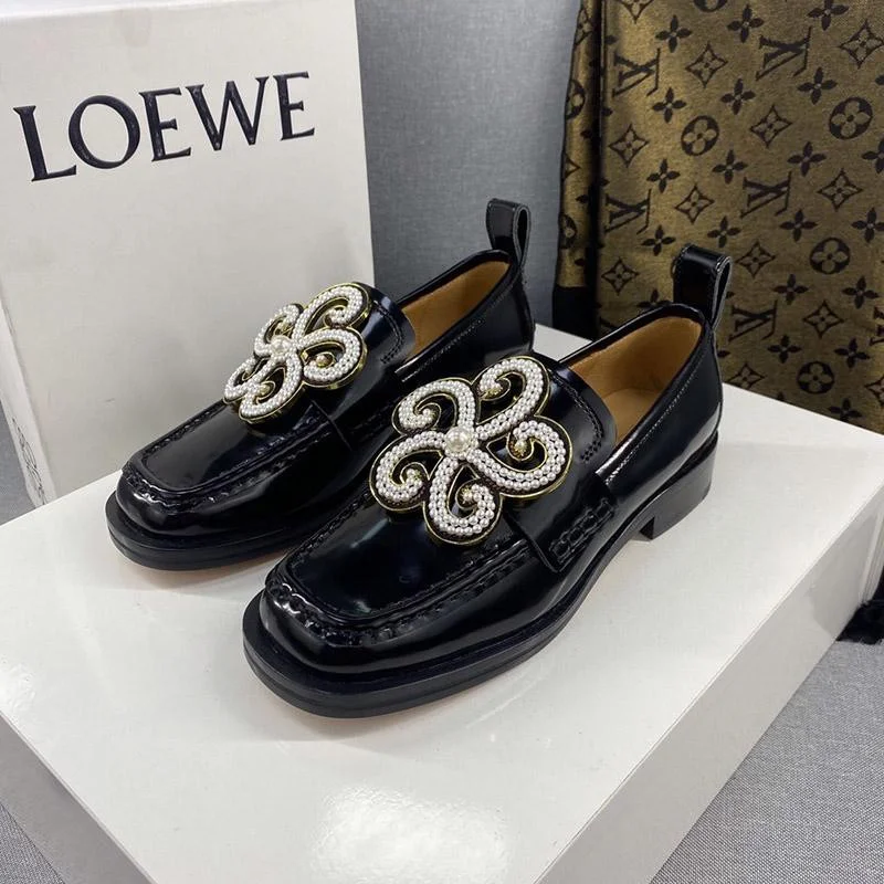 争奪戦【限定】ロエベ ポンポンローファー 偽物 レディース low59945