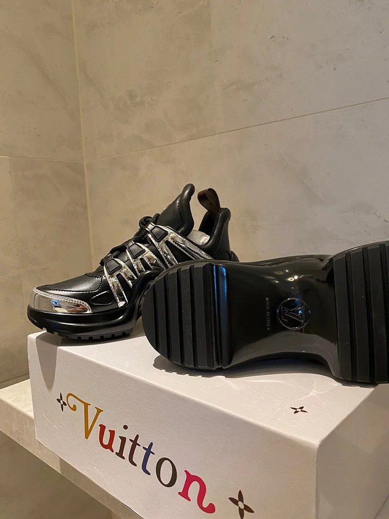 関税なし ヴィトン 偽物 スニーカー LVアークライト・ライン ロゴ vun96109