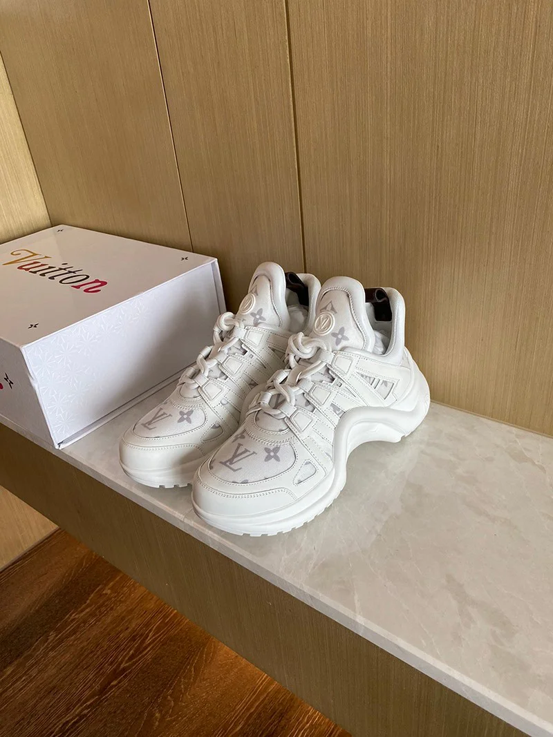 希少色 ルイヴィトン スニーカー 偽物 LVアークライト・ライン ロゴ vuu03242