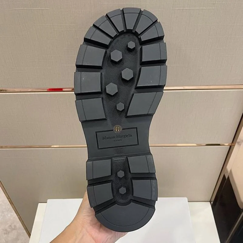 新デザインMM6 偽物 MaisonMargiela バルカナイ アンクルブーツ Mat25340
