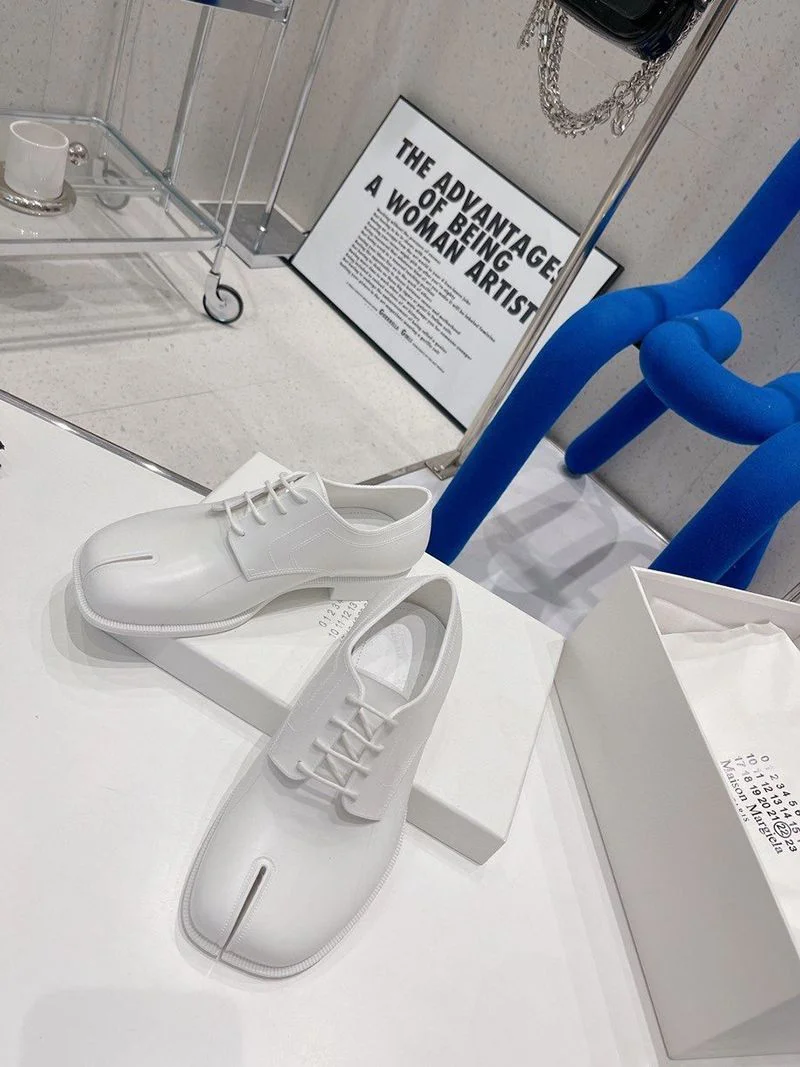 完売必至メゾン マルジェラ 偽物 タビ カーフレザー レースアップシューズ ホワイト ヒール高3.5cm Maz53858