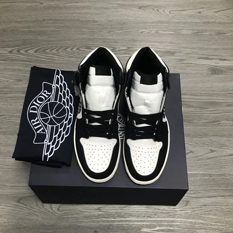 ★関税/送料込★ディオール x ナイキ エアジョーダン1 偽物 ハイ OG プロトタイプ AJ1 ブラック/ホワイト 384664-007