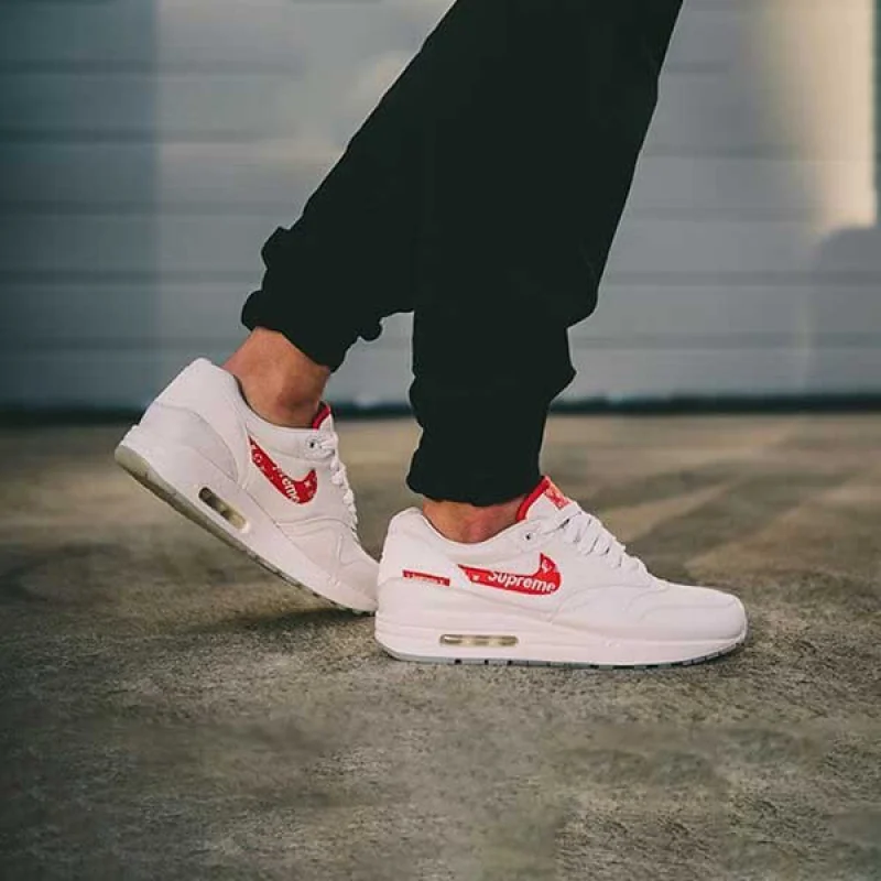 追跡付 シュプリーム ルイヴィトン ナイキ エアマックス 1 コピー AIR MAX 1 カスタムが海外で話題に! nah00495
