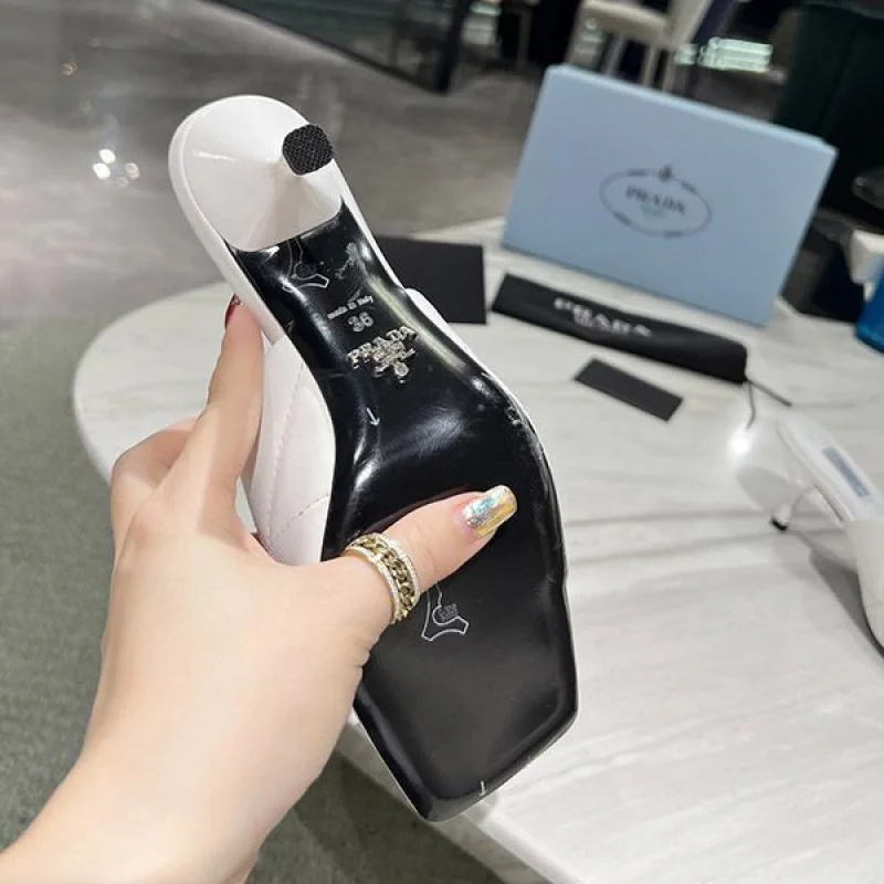 日本未入荷プラダ コピー◆キルティング ナッパレザー ミュール サンダル 1XX583_038_F0009_F_B065