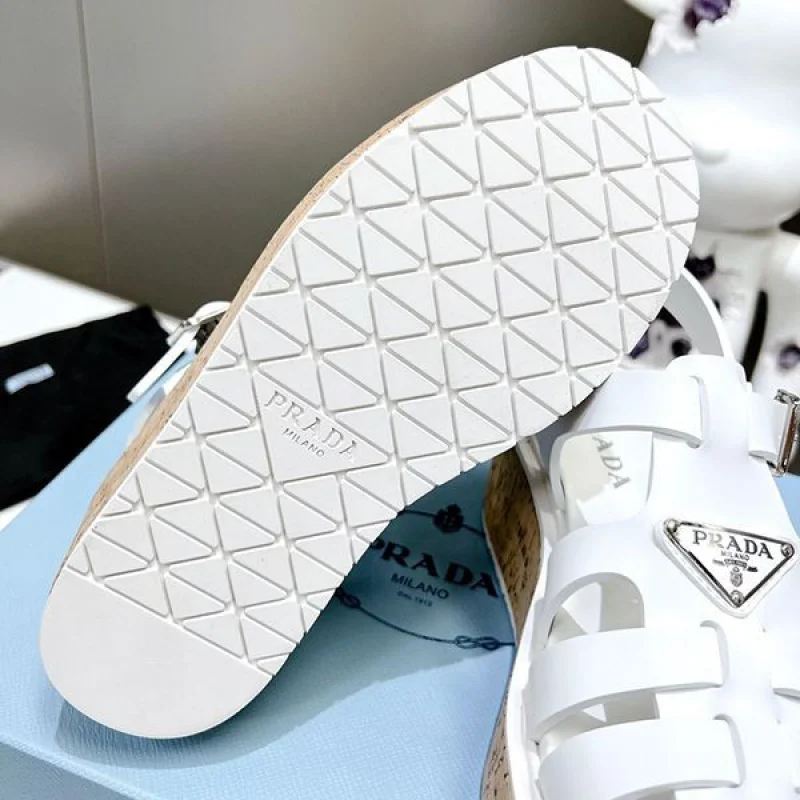 大人気!プラダ Rubber wedge platform sandals ウェッジサンダル コピー pub83961