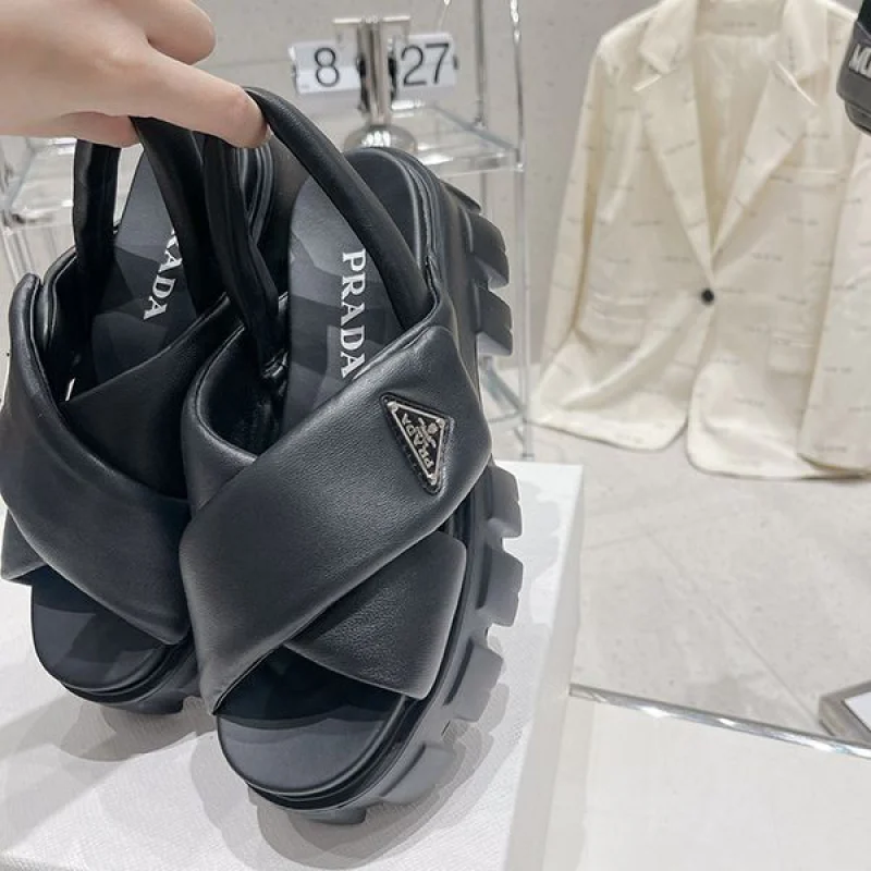 【プラダ コピー】ソフト パッド入りナッパ レザー ウェッジ サンダル pud11886