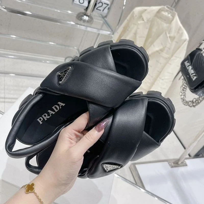 【プラダ コピー】ソフト パッド入りナッパ レザー ウェッジ サンダル pud11886