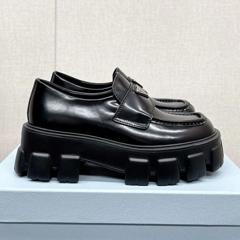争奪戦♡プラダ モノリス コピー ブラッシュドレザー ローファー pud94724