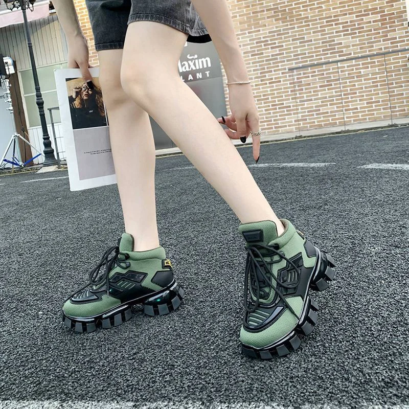完売必至プラダ コピークラウドバストサンダー スニーカー pud98704
