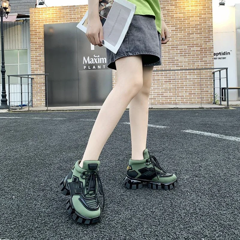 完売必至プラダ コピークラウドバストサンダー スニーカー pud98704