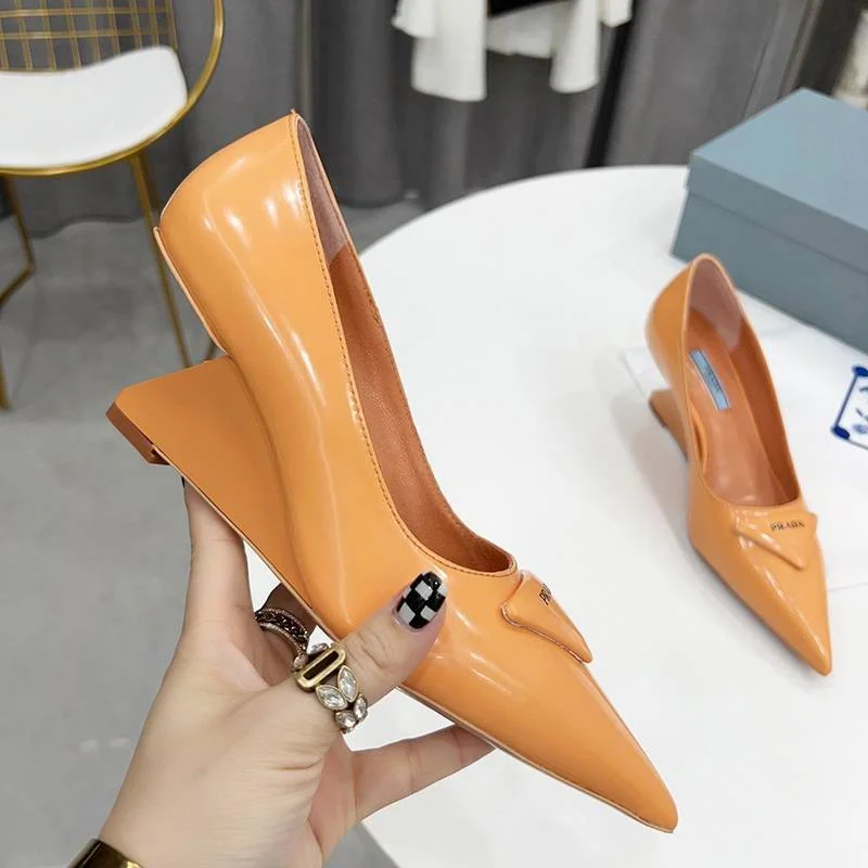 希少色 早い者勝ち♡プラダ トライアングルロゴ パンプス 偽物 多色 pug46381