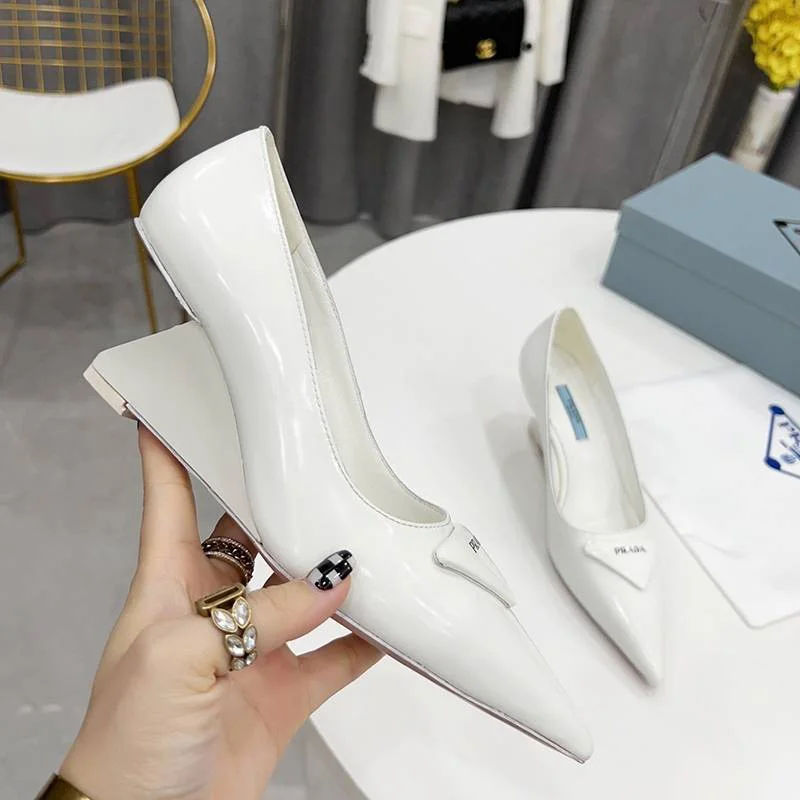 希少色 早い者勝ち♡プラダ トライアングルロゴ パンプス 偽物 多色 pug46381