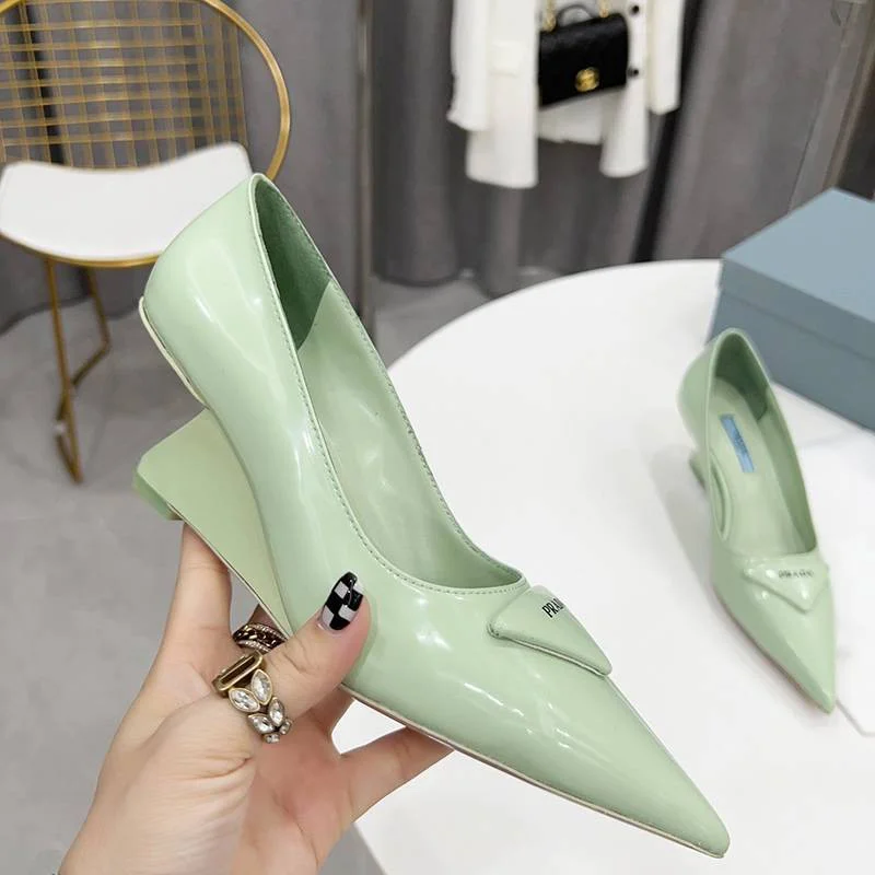希少色 早い者勝ち♡プラダ トライアングルロゴ パンプス 偽物 多色 pug46381