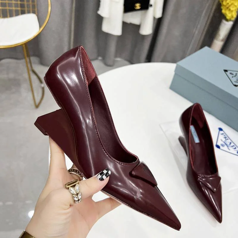 希少色 早い者勝ち♡プラダ トライアングルロゴ パンプス 偽物 多色 pug46381