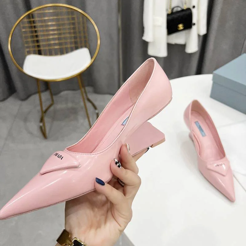 希少色 早い者勝ち♡プラダ トライアングルロゴ パンプス 偽物 多色 pug46381