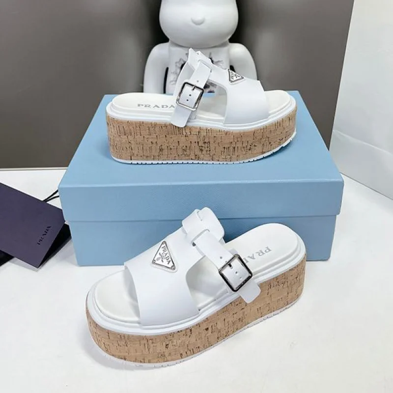 大注目プラダ コピー Rubber wedge platform sandals ウェッジサンダル pui03008