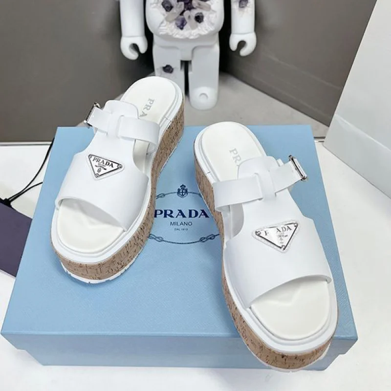 大注目プラダ コピー Rubber wedge platform sandals ウェッジサンダル pui03008