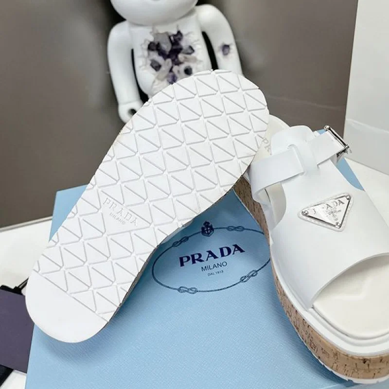 大注目プラダ コピー Rubber wedge platform sandals ウェッジサンダル pui03008