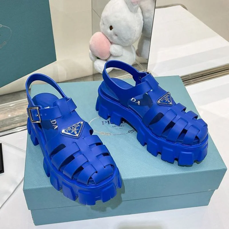 送料込プラダ フォームラバー サンダル スーパーコピー pui40067