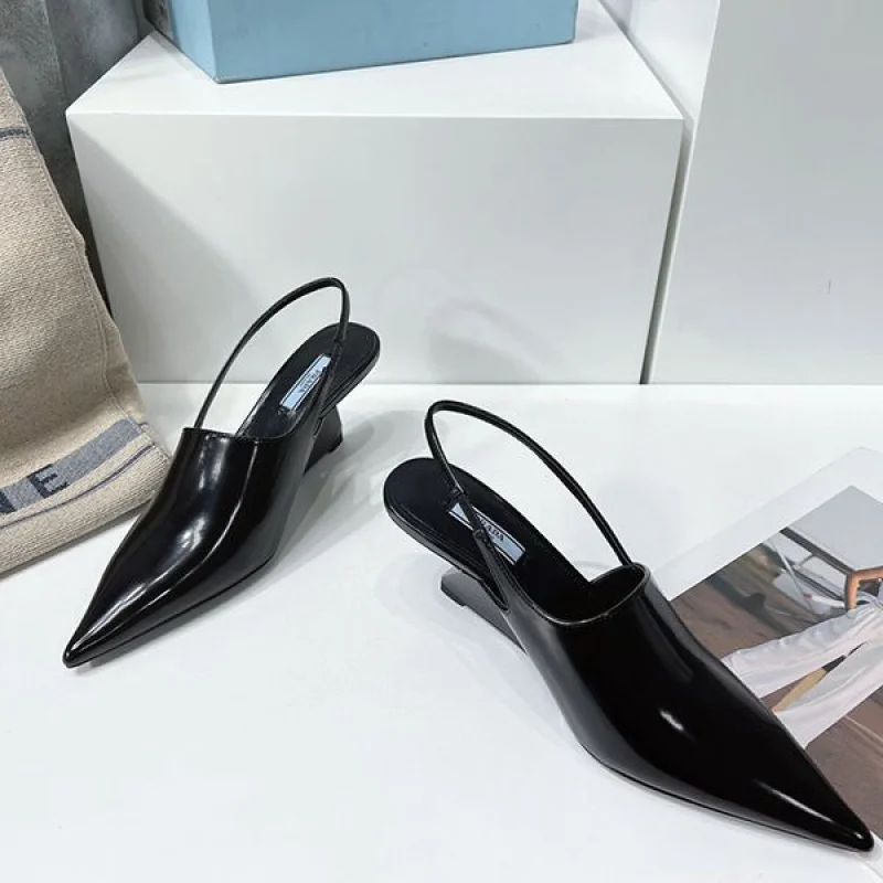 日本未入荷【プラダ】ロゴ プレックス サンダル ブラック レザー 偽物 puk64400