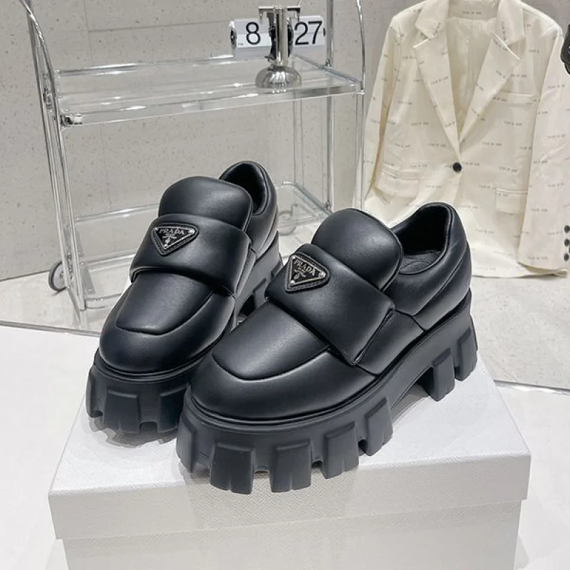 人気No1プラダ ソフト パデッドナッパレザー ローファー 偽物 puo27774