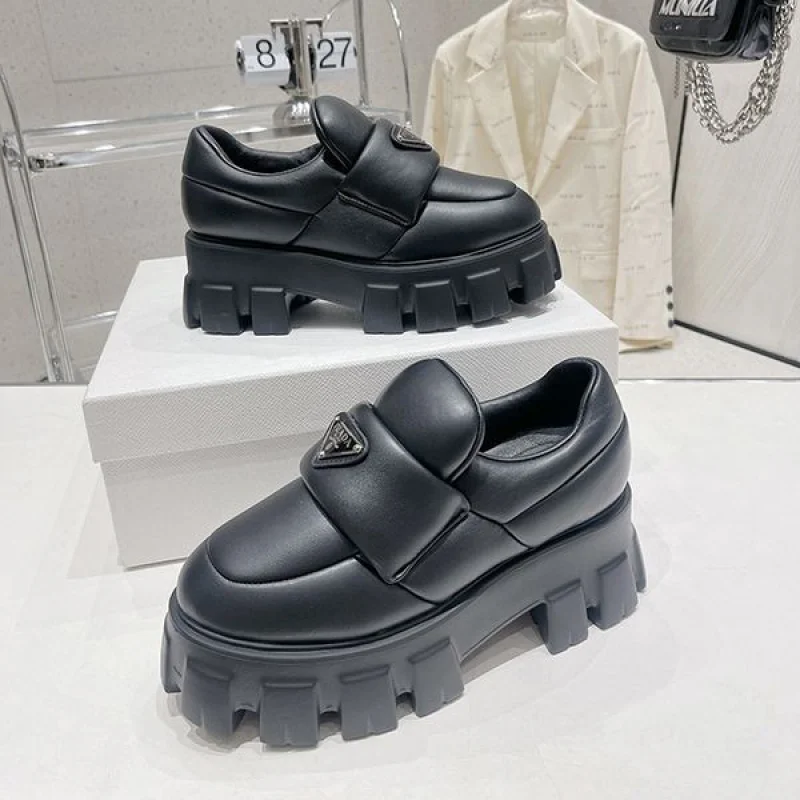 人気No1プラダ ソフト パデッドナッパレザー ローファー 偽物 puo27774
