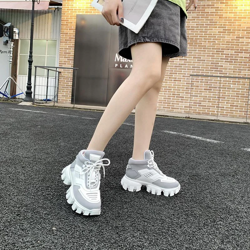 超話題!プラダ クラウドバストサンダー コピー スニーカー puo63217