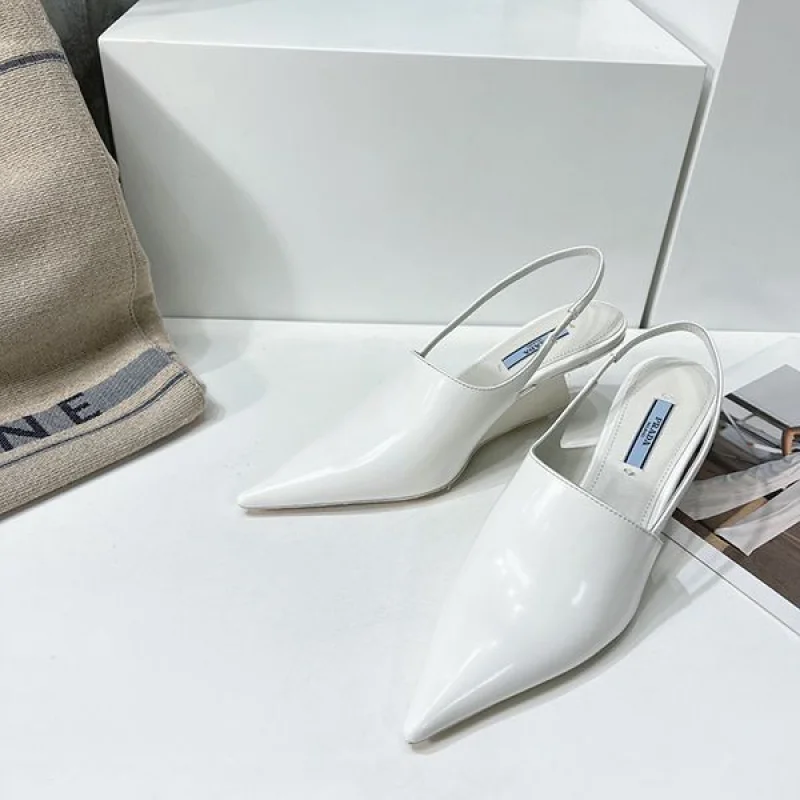 人気急上昇【プラダ】ロゴ プレックス サンダル 偽物 レザー puq24410