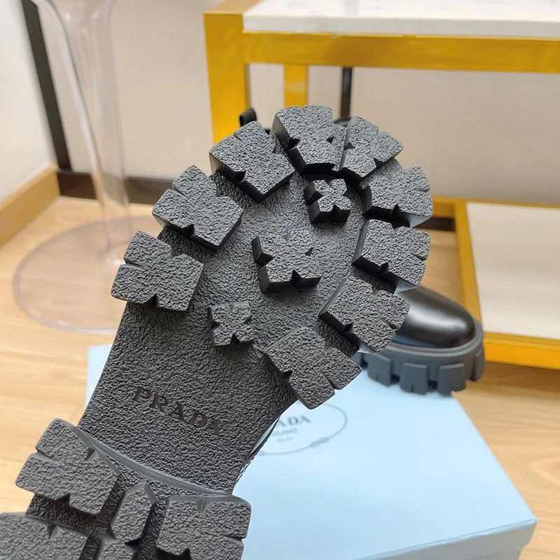 超話題!プラダ モノリス コピー ブラッシュドレザーxナイロン コンバットブーツ pur30762