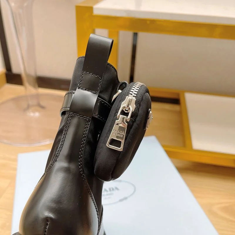 超話題!プラダ モノリス コピー ブラッシュドレザーxナイロン コンバットブーツ pur30762