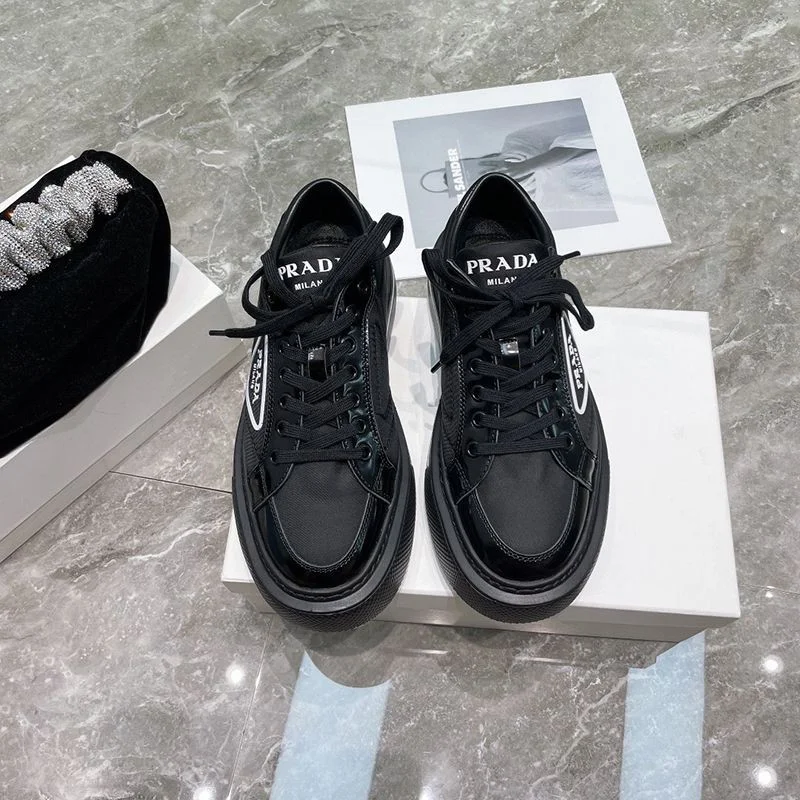 希少色プラダ コピー マクロ Re Nylon xブラッシュドレザー スニーカー pus02657