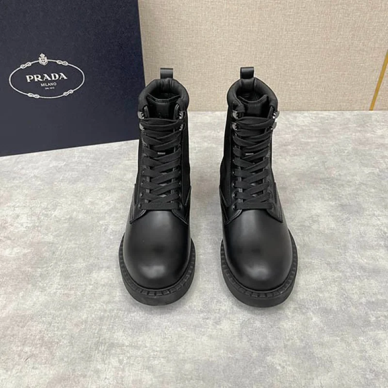 大人気!プラダ ブラッシュドレザー&Re Nylon ブーツ 偽物 puu28255