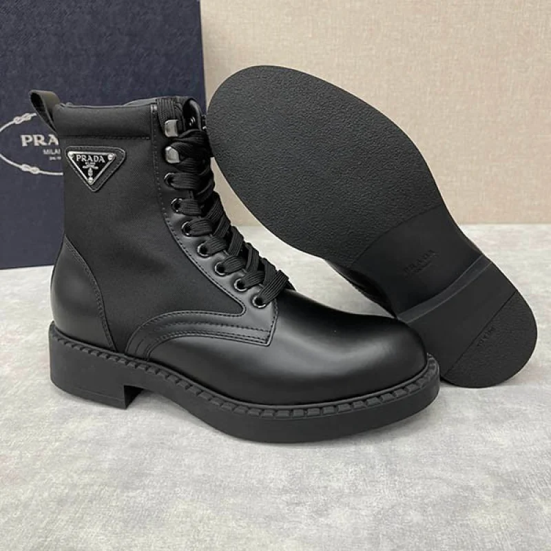 大人気!プラダ ブラッシュドレザー&Re Nylon ブーツ 偽物 puu28255