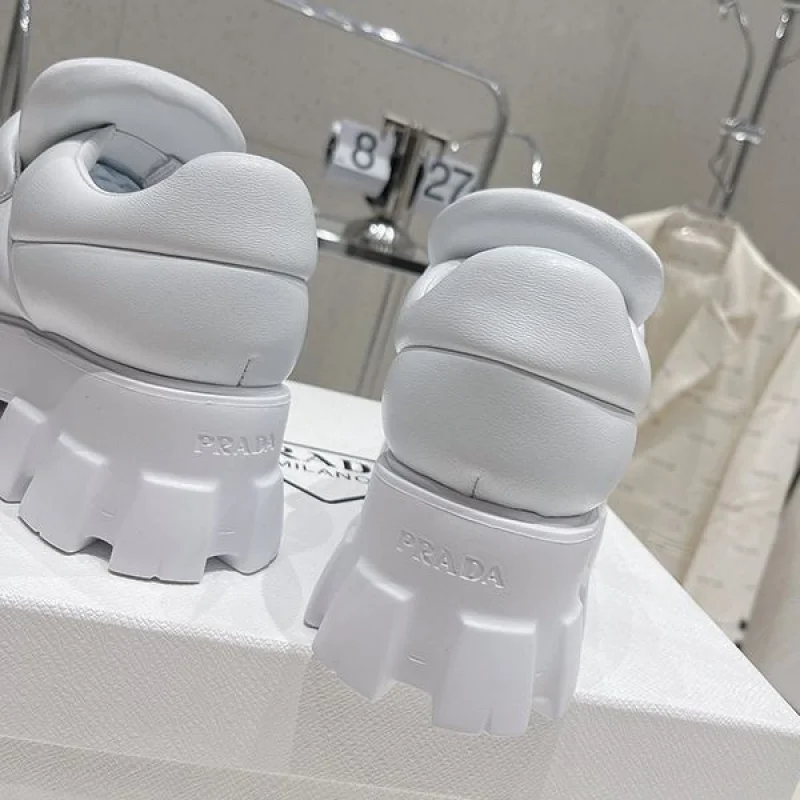 入手困難プラダ ソフト パデッドナッパレザー ローファー コピー puu80418