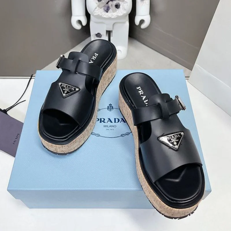 大注目プラダ コピー Rubber wedge platform sandals ウェッジサンダル puv41665