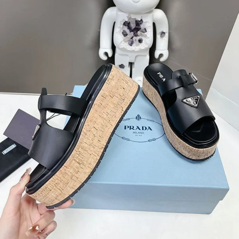 大注目プラダ コピー Rubber wedge platform sandals ウェッジサンダル puv41665
