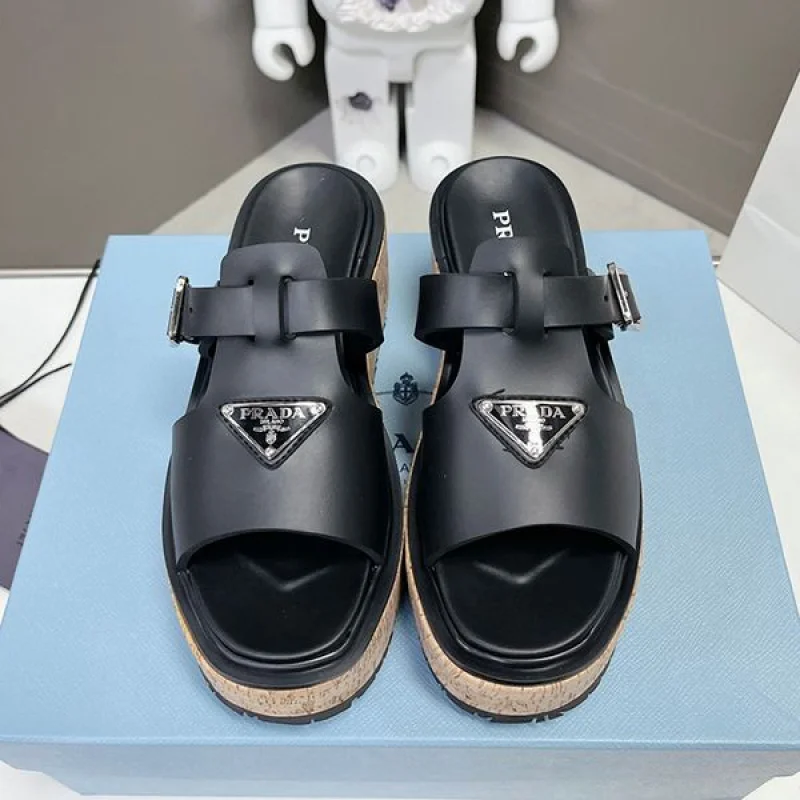 大注目プラダ コピー Rubber wedge platform sandals ウェッジサンダル puv41665