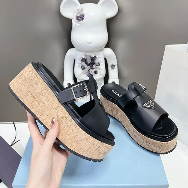 大注目プラダ コピー Rubber wedge platform sandals ウェッジサンダル puv41665