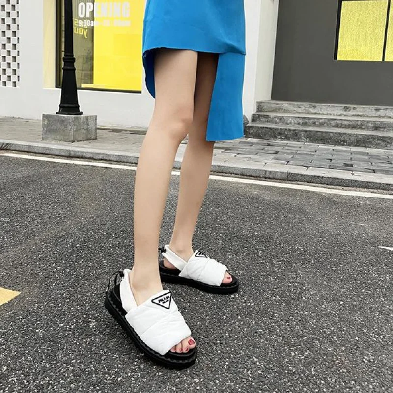 世界中で大人気♪プラダ ナッパレザー フラットフォームサンダル 偽物 puy65885