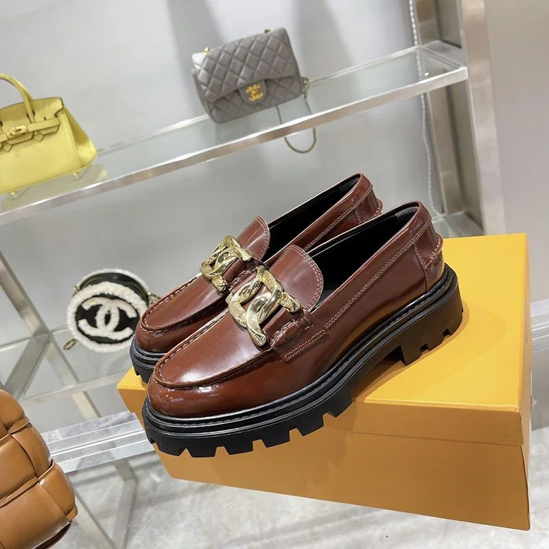 大人気!TODS コピー レディース ローファー レザー ロゴ入りメタル toh92885