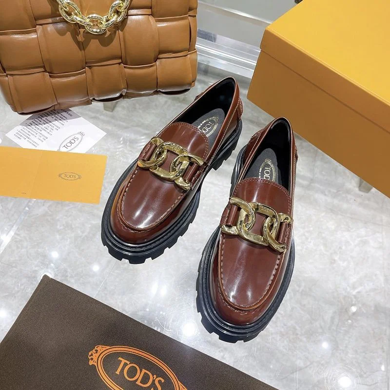 大人気!TODS コピー レディース ローファー レザー ロゴ入りメタル toh92885