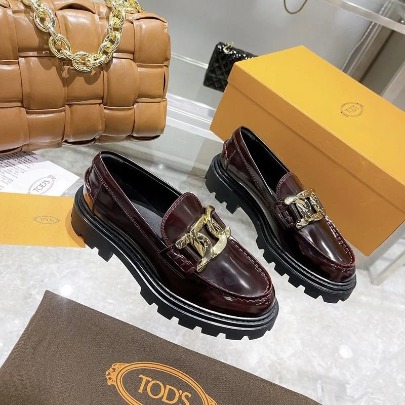 人気No1 TODS レディース ローファー レザー ロゴ入りメタル コピー toq95328