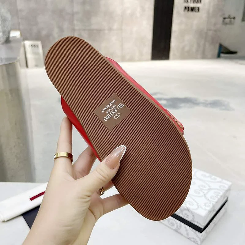 ♡足元上品に♪ヴァレンティノ 偽物2022春と夏の新しいリベットサンダル5色 Vug32430