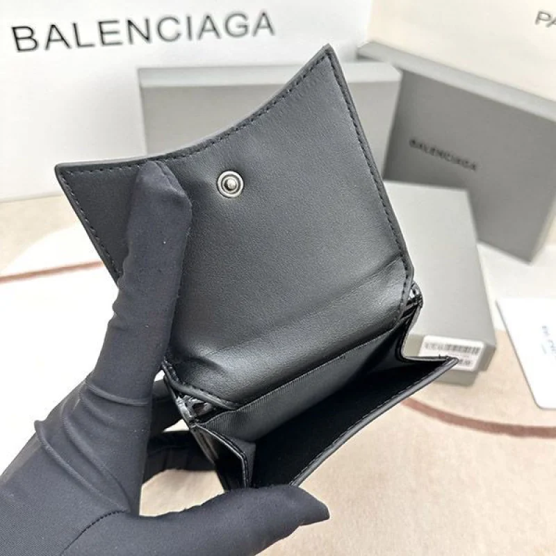 ★追跡付き発送で安心バレンシアガ コピー クロコダイル型押し ミニウォレット bay00612