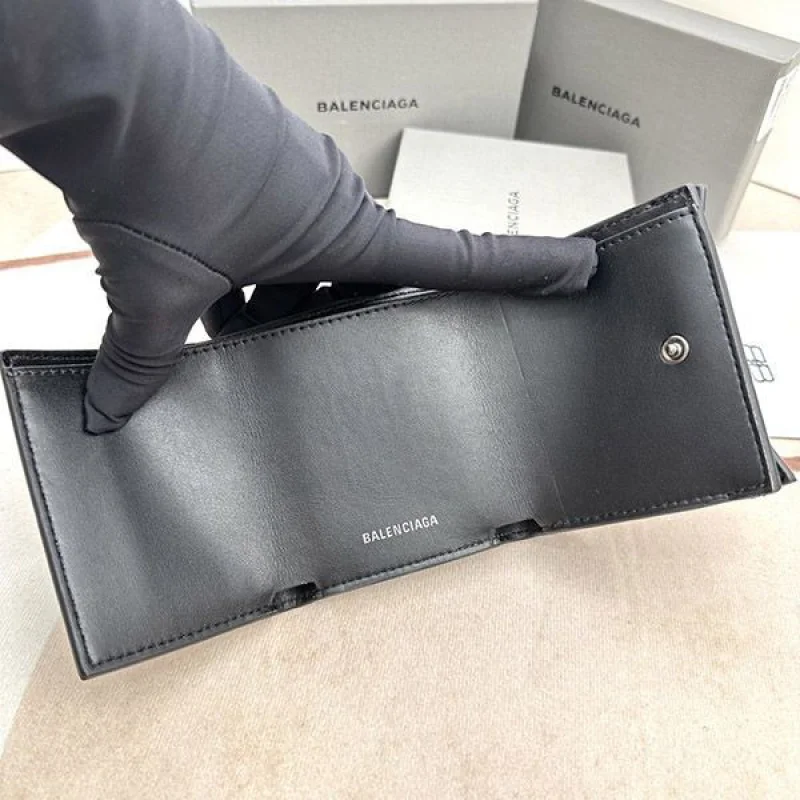 ★追跡付き発送で安心バレンシアガ コピー クロコダイル型押し ミニウォレット bay00612