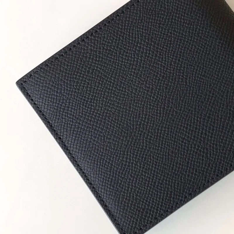 完売必至 バーバリー 2つ折り財布 コピー black 8017468